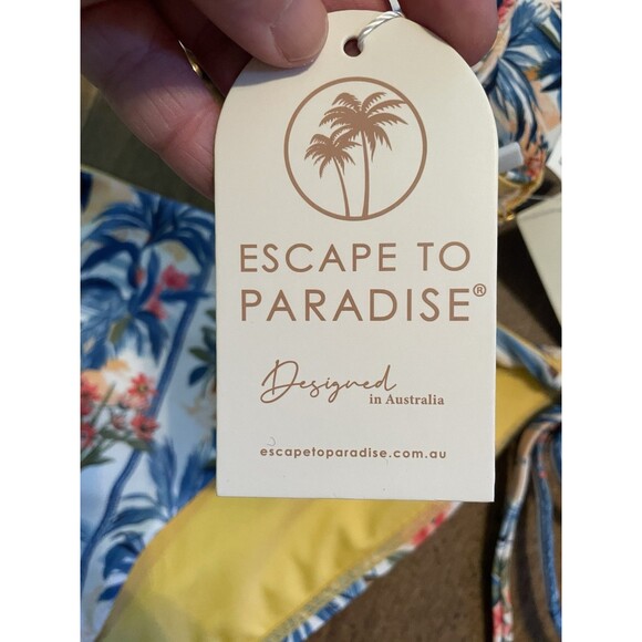 Escape to Paradise 2 Piece Bikini NWT medium Top and Bottom - Picture 8 of 8